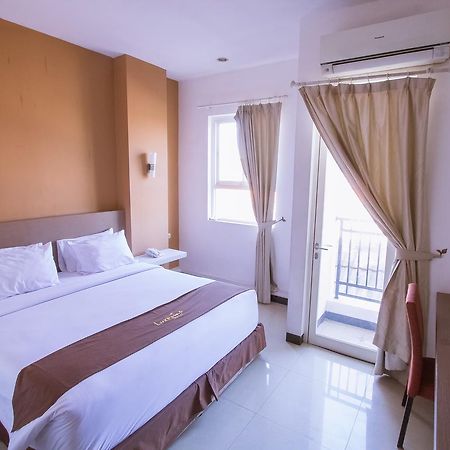 Luxpoint Hotel Baratajaya Surabaya Luaran gambar