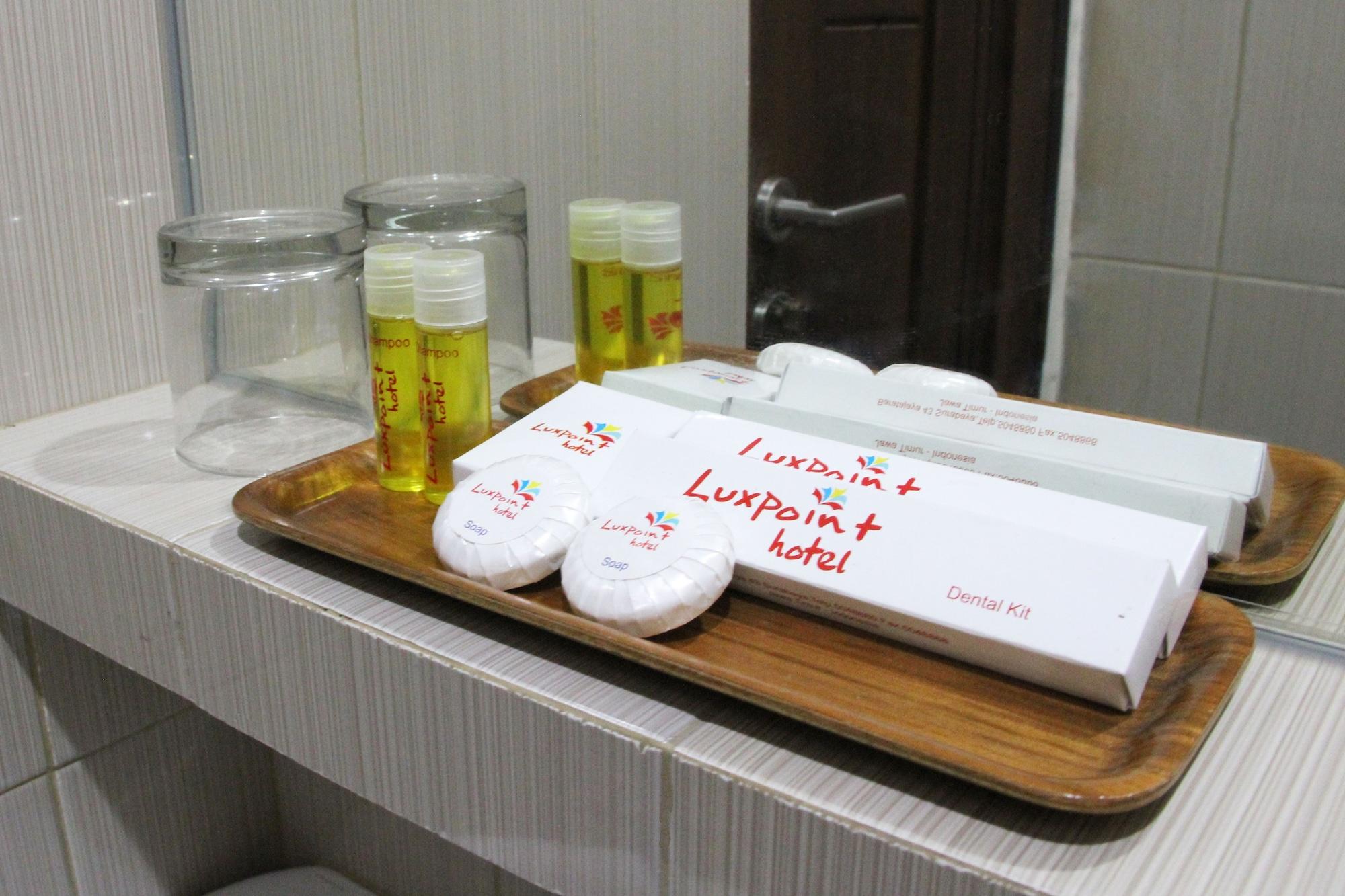 Luxpoint Hotel Baratajaya Surabaya Luaran gambar
