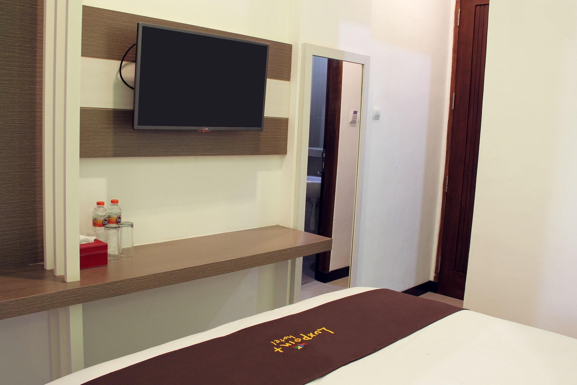 Luxpoint Hotel Baratajaya Surabaya Luaran gambar