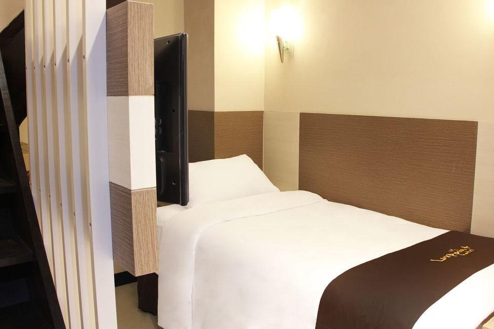 Luxpoint Hotel Baratajaya Surabaya Luaran gambar