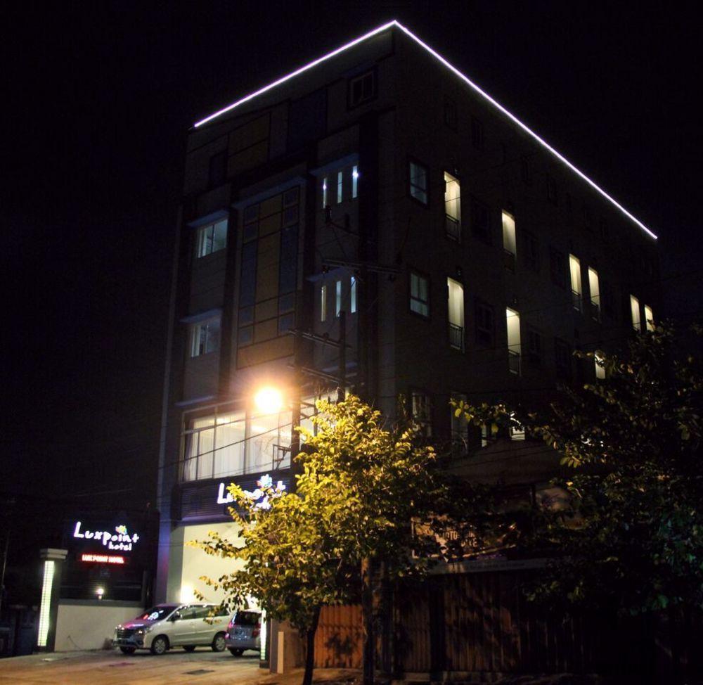 Luxpoint Hotel Baratajaya Surabaya Luaran gambar