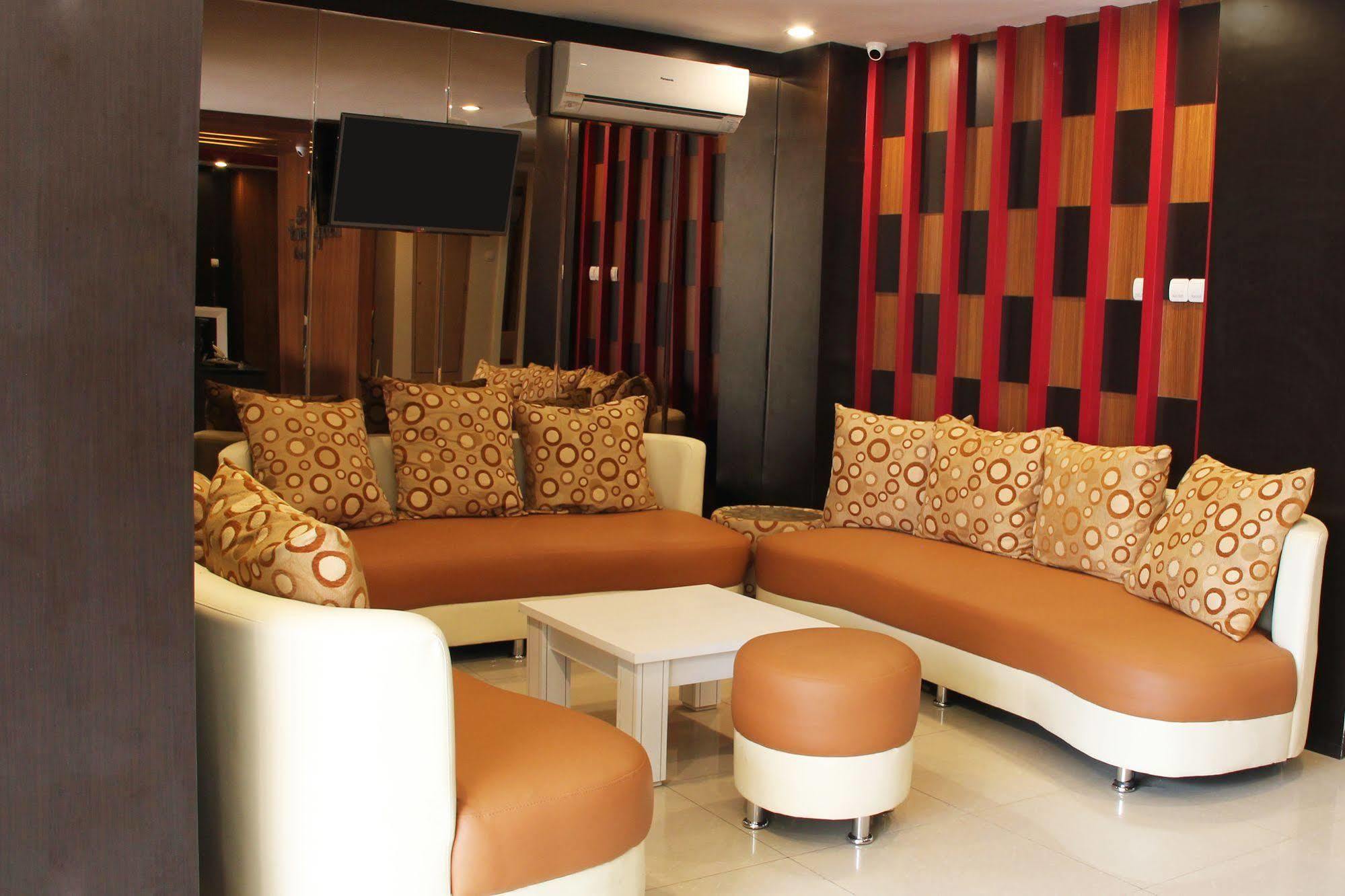 Luxpoint Hotel Baratajaya Surabaya Luaran gambar