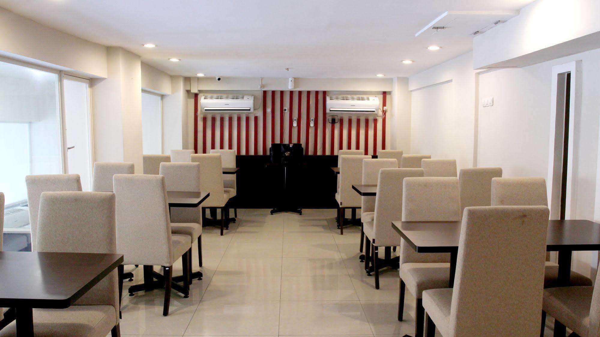 Luxpoint Hotel Baratajaya Surabaya Luaran gambar