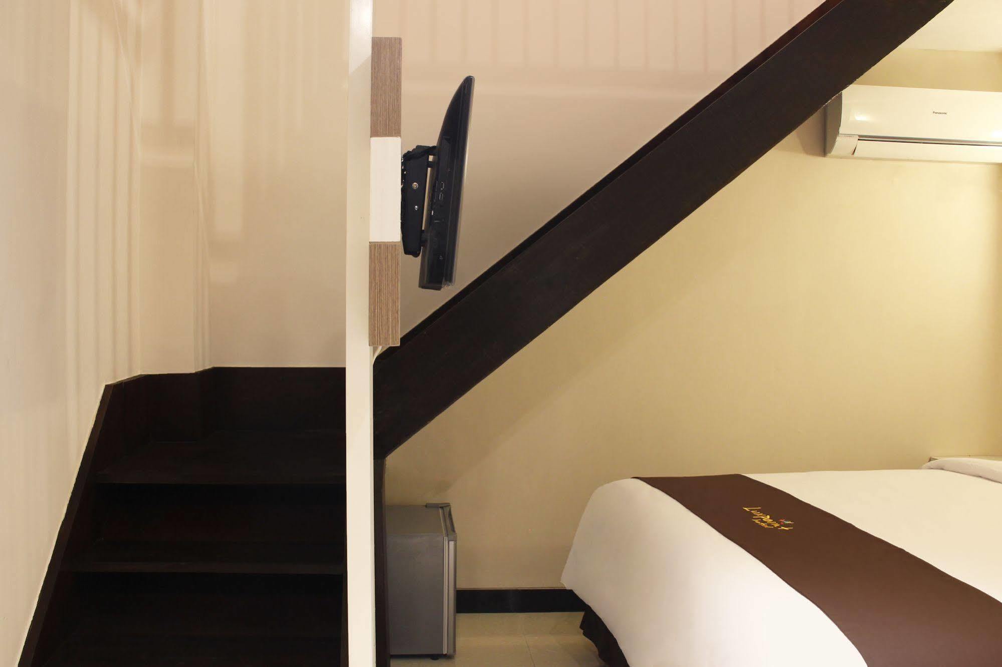Luxpoint Hotel Baratajaya Surabaya Luaran gambar