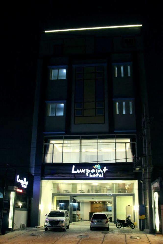 Luxpoint Hotel Baratajaya Surabaya Luaran gambar
