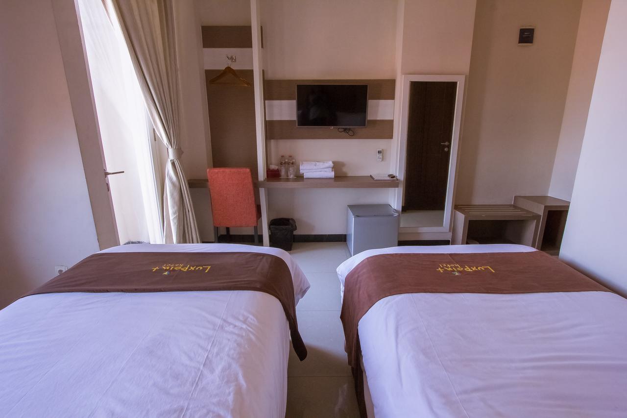 Luxpoint Hotel Baratajaya Surabaya Luaran gambar
