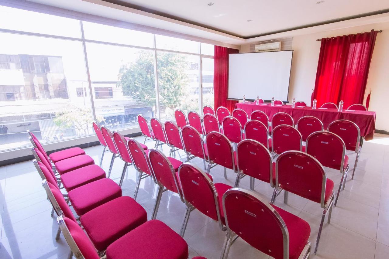 Luxpoint Hotel Baratajaya Surabaya Luaran gambar