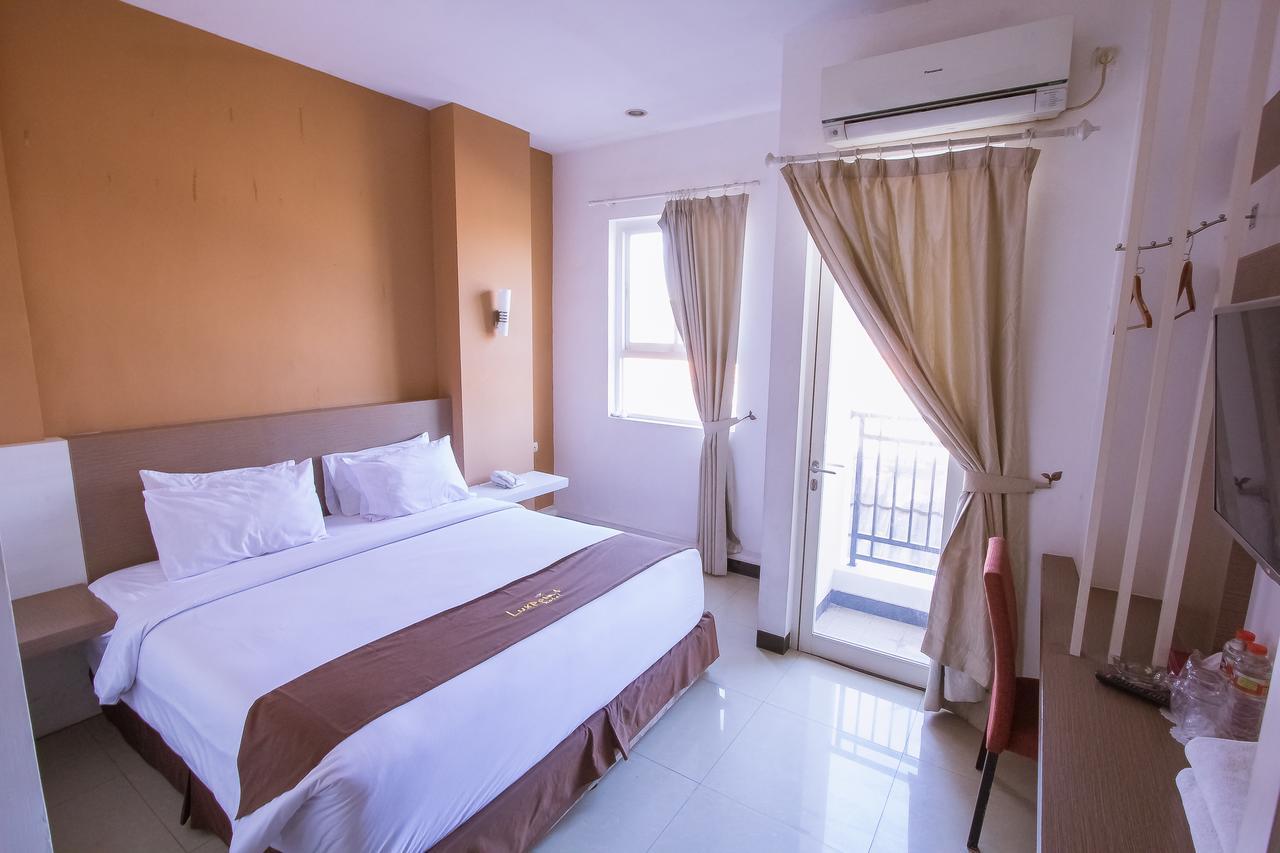 Luxpoint Hotel Baratajaya Surabaya Luaran gambar